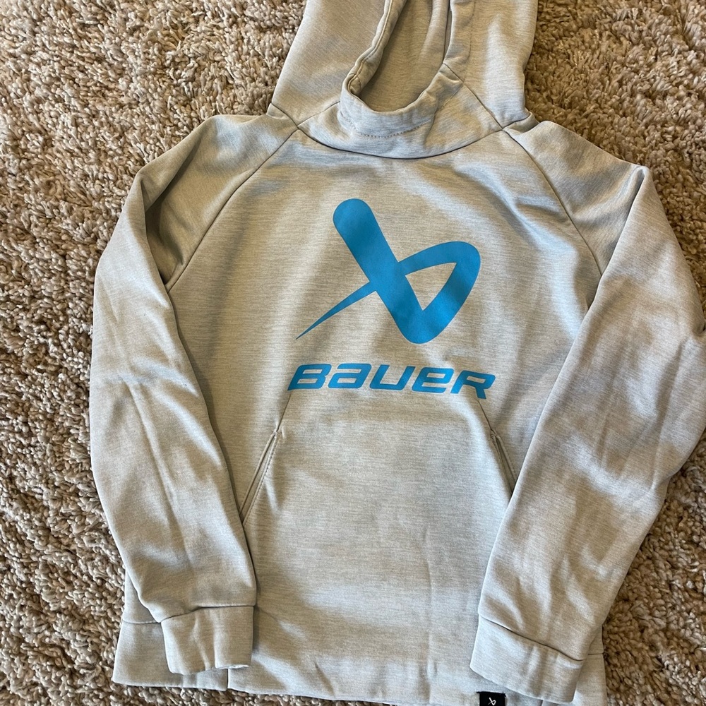 Bauer light grey sweatshirt with bright blue logo. Excellent condition!